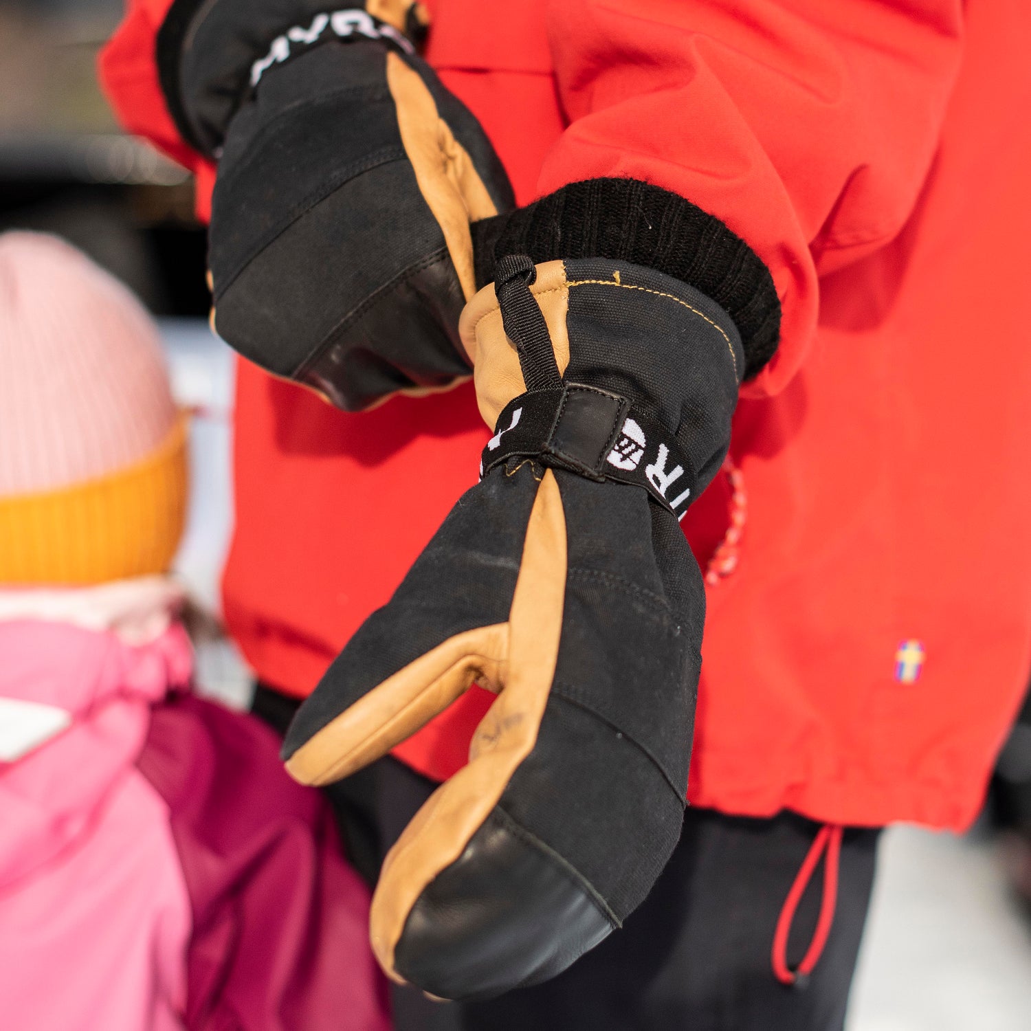 HÄll hÀnderna varma i kyla - Myr Outdoor
